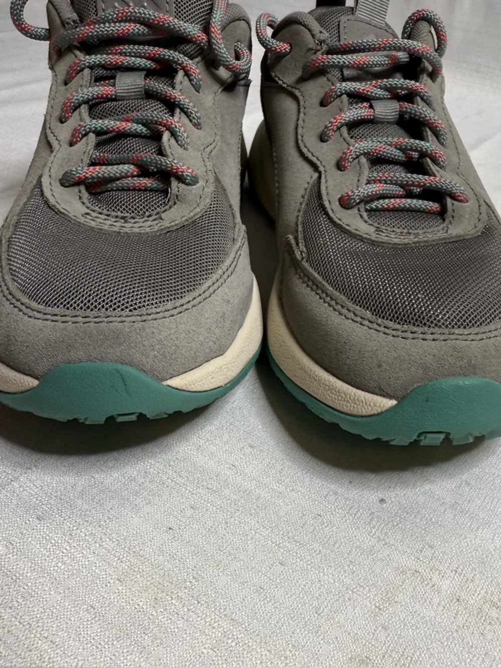 Columbia Women’s Pivot Mid Waterproof Trail Hiking Shoes Gray  6.5 - Picture 8 of 9
